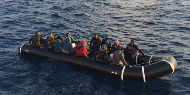 Aralarında çocuklar da var! 24 kaçak lastik botta yakalandı