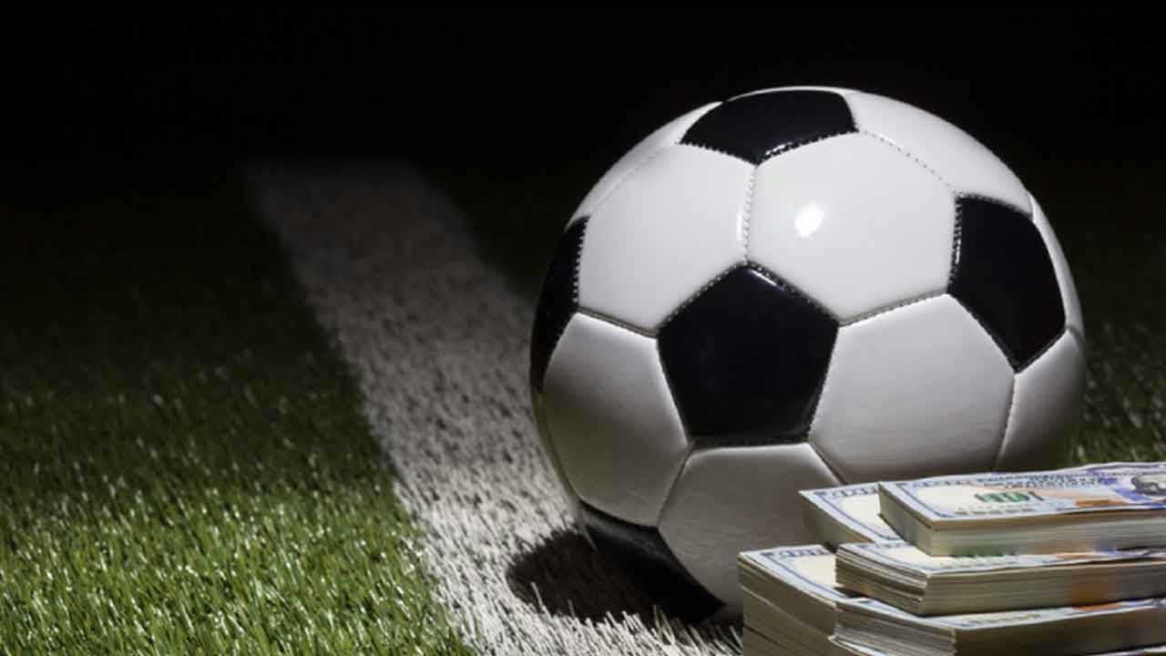 Aralarında futbolcu ve yöneticiler var! Bahis ve şike davasında ara karar