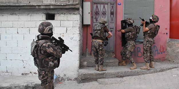 Kentte flaş operasyon! 2 muhtar ve HDP'li başkan dahil 33 kişi için gözaltı kararı