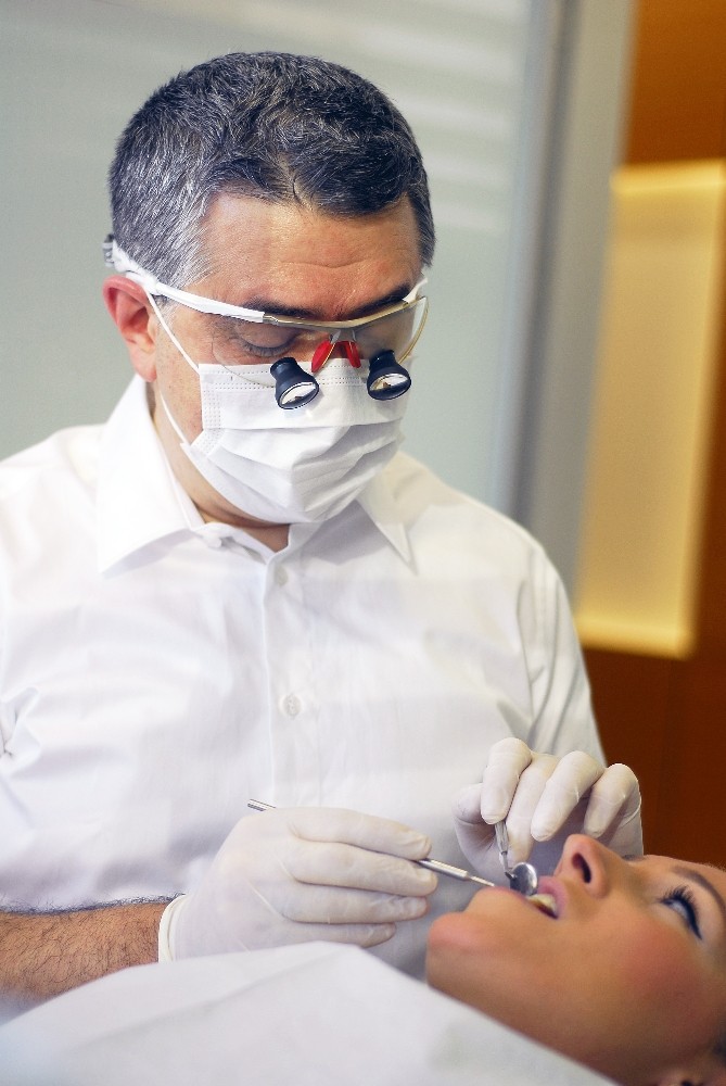 Aralıklı dişlere bonding ile son veriliyor 