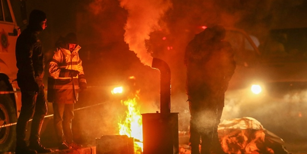 Arama kurtarma çalışmaları dondurucu soğukta devam ediyor