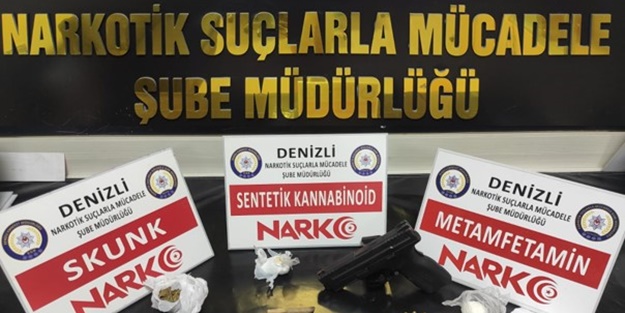 Arama yapıldı! İşte otomobilde ele geçirilenler