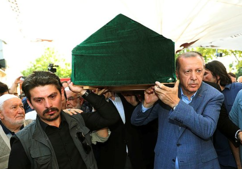 Aramızdan ayrılışının 15. Yılında Özlemle anıyoruz! Necmettin Erbakan Hoca vefatının 15. yılında dualarla anılıyor