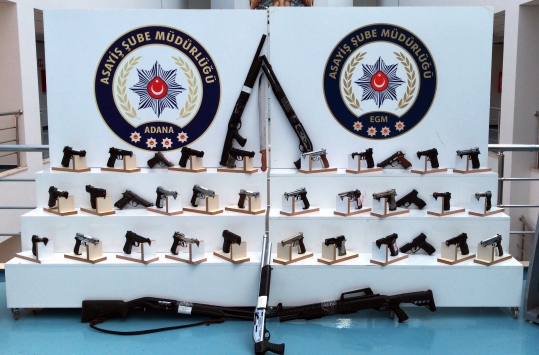 Aranan 257 kişi enselendi