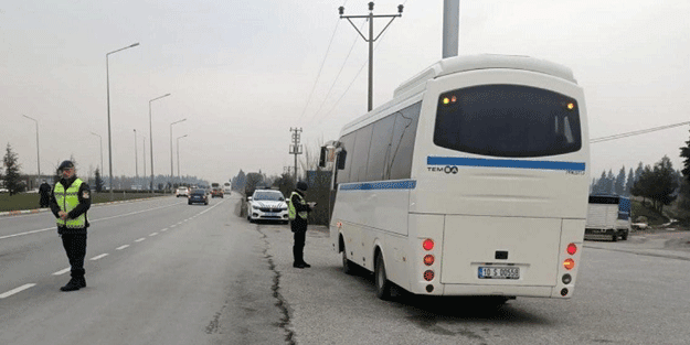 Aranan 50 şahıs enselendi