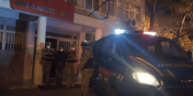 Aranan cinayet zanlısı yakayı ele verdi!