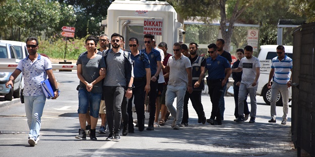 Aranan FETÖ sanıkları Yunanistan'a kaçarken yakalandı