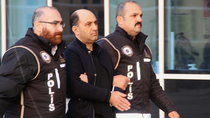 Aranan FETÖ şüphelisi çatı katında yakalandı
