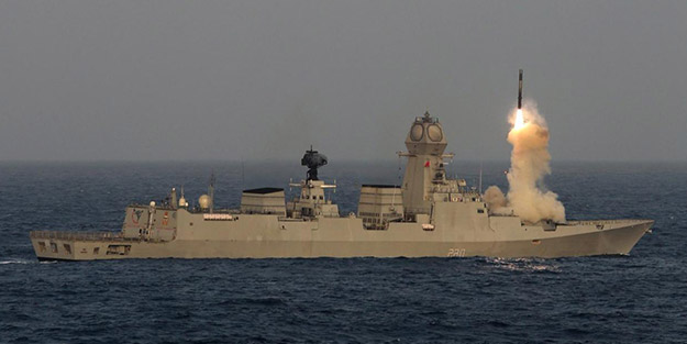 Arap Denizi'nde kritik test! Sesten 2,8 kat hızlı hareket edebilen füzenin başarıyla ateşlendiğini duyurdular