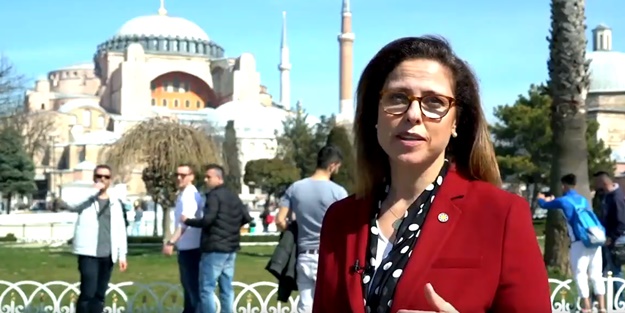 Kendini belli etti! 'Arap düşmanı, gavur aşığı'