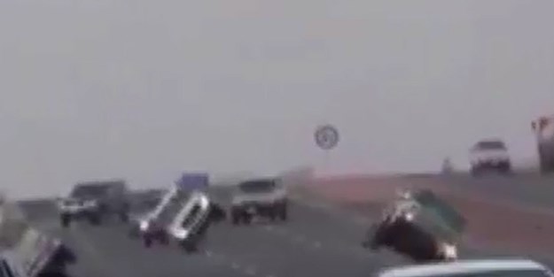 Arap gençlerden ölümüne akrobasi