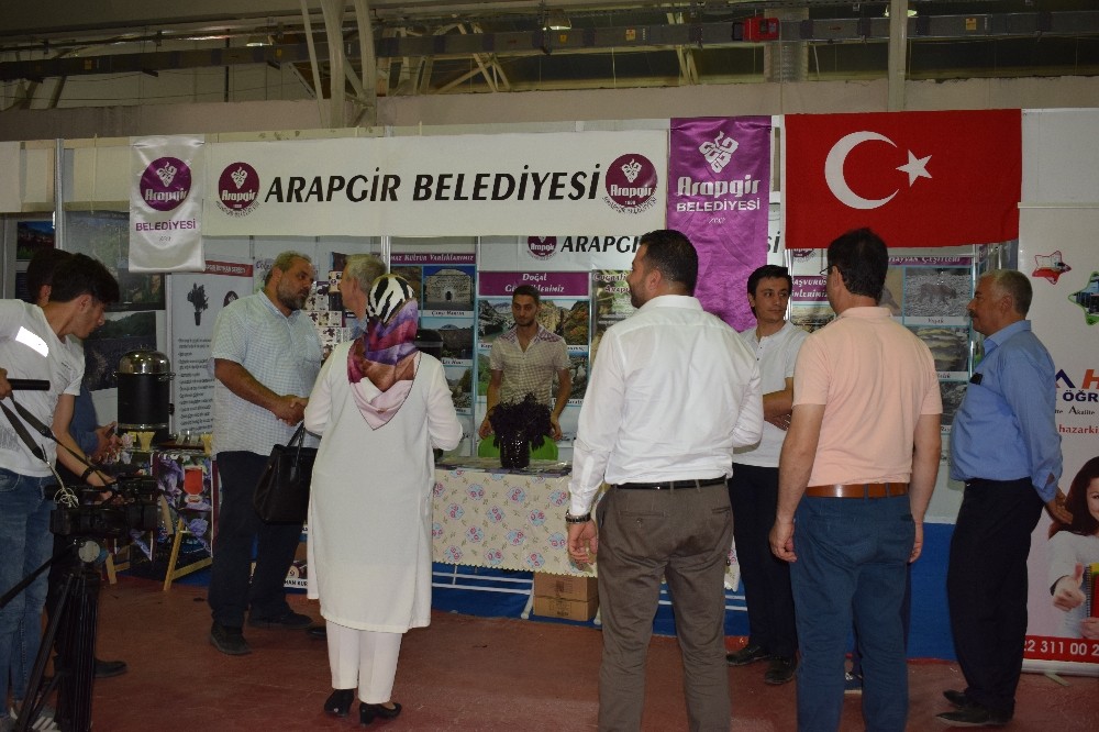 Arapgir standına yoğun ilgi 