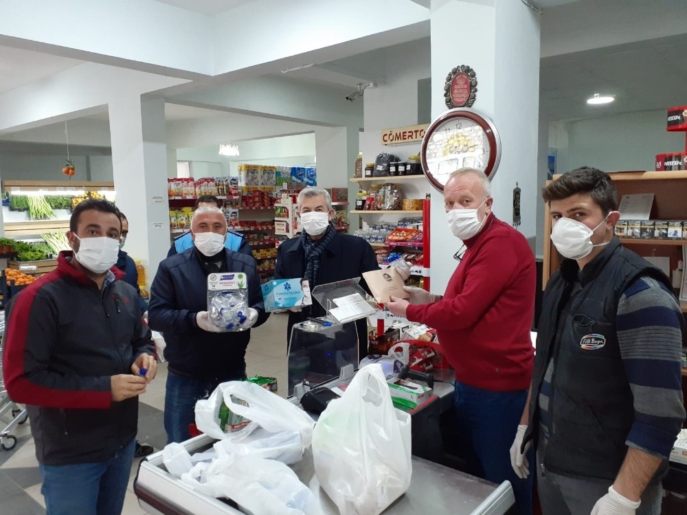Arapgir’de esnafa maske dağıtımı yapıldı 