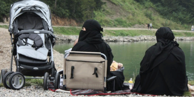 Araplar akın akın o ilçeye gidiyor!