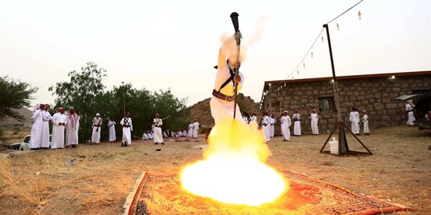 Arapların tüfekle dansı!