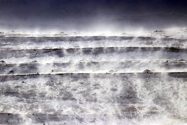 Aras Dağları'nda görsel şölen: Kar şelalesi