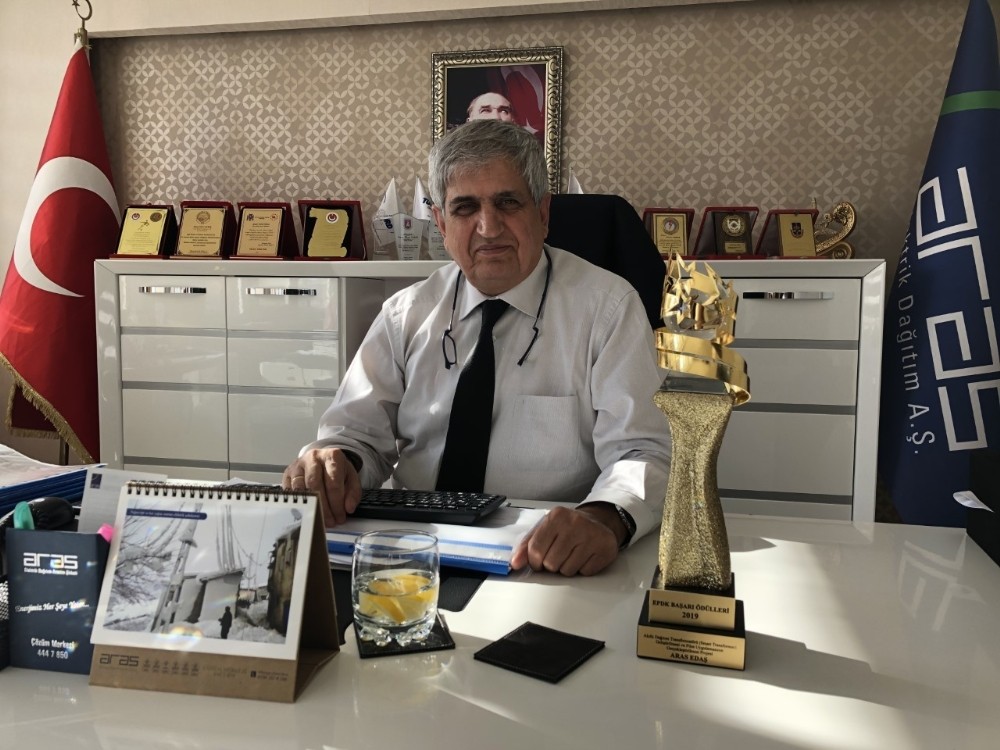 Aras EDAŞ Genel Müdürü Akbaş’a Bakanlık başarı ödülü verildi 