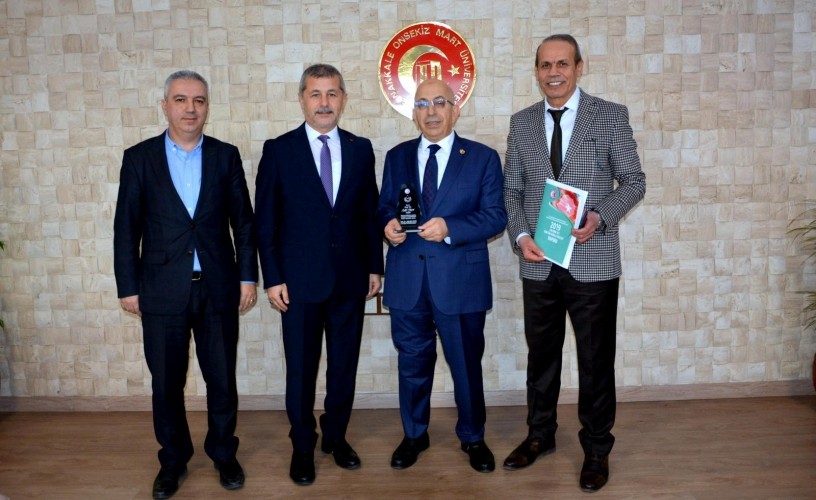Araştırma Proje Eğitim Kooperatifinden ÇOMÜ Rektörü Prof. Dr. Sedat Murat’a plaket 