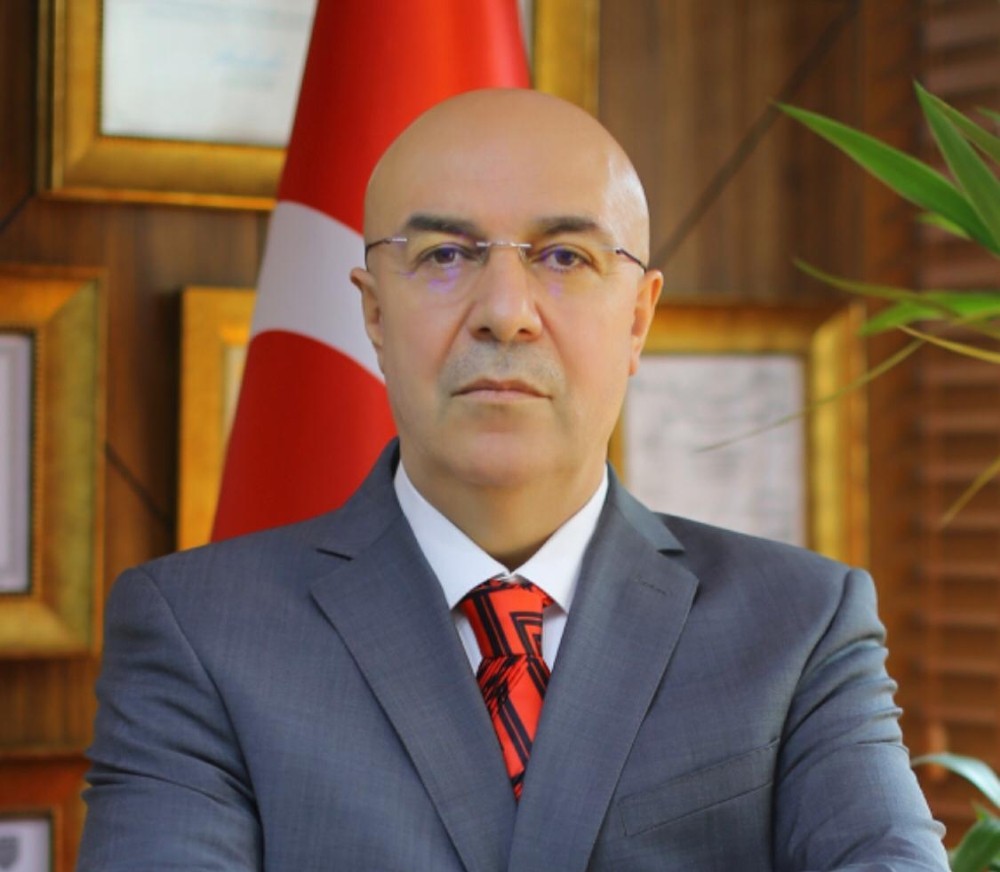 Araştırmacı Yazar Demir’den Sevgililer Gününe hediye yerine yardım önerisi 