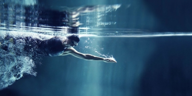 Araştırmacılar, soğuk suda yüzmenin yaşlanmayı geciktirebileceğini keşfetti