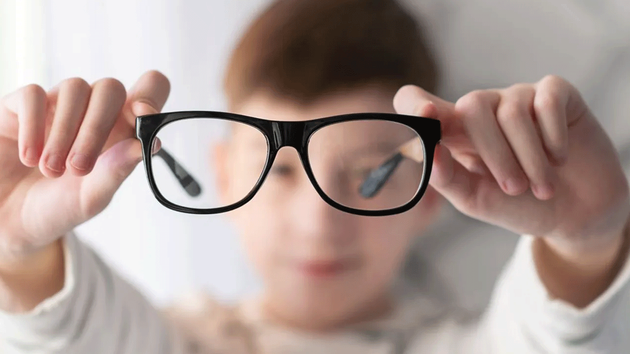 Araştırmaya göre dünyada her 3 çocuktan en az 1'i miyop