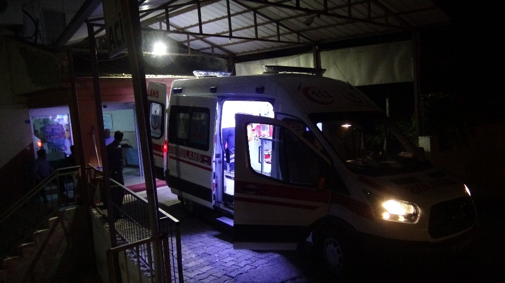 Araziden topladıkları mantarları yiyen 3 kişi zehirlendi 