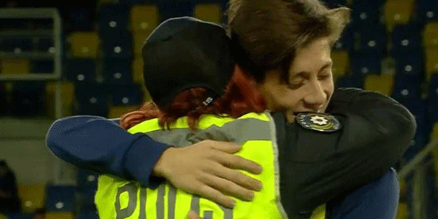 Arda Güler, polis olan teyzesiyle hasret giderdi