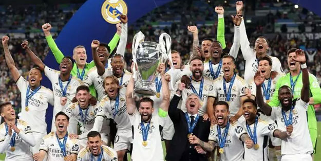 Arda Güler, Devler Ligi kupasını kaldırdı