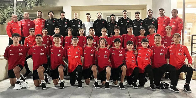 Arda Güler, U14 Milli Takım kampını ziyaret etti