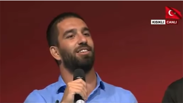 Arda Turan demokrasiye sahip çıkıyor