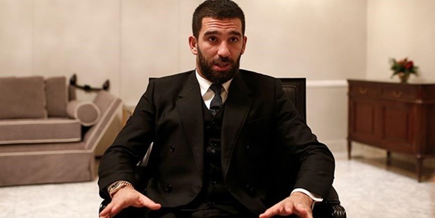 Arda Turan gazeteciye saldırdı