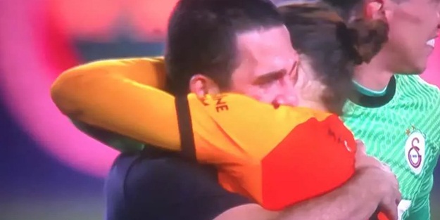 Arda Turan gözyaşlarına hakim olamadı