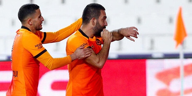 Arda Turan gözyaşlarını tutamadı