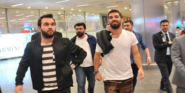 Arda Turan İstanbul'a geldi