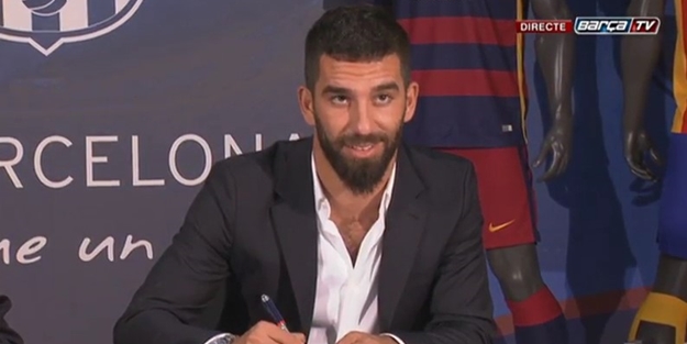 Arda Turan resmen Barcelona'da