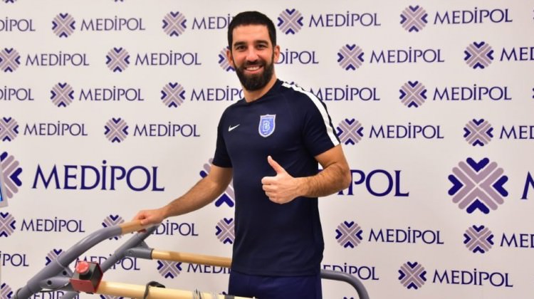 Arda Turan resmi imzayı atıyor...