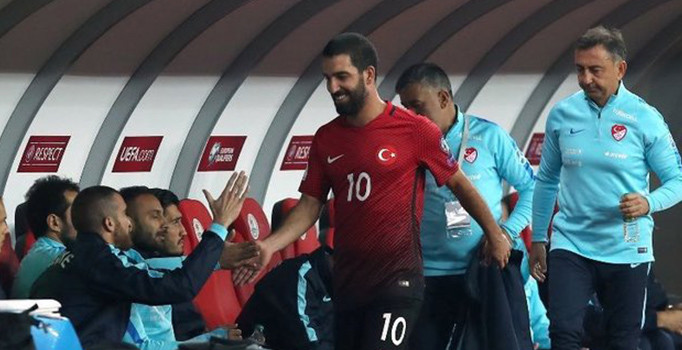 Arda Turan tribünlerin tepkisine böyle yanıt verdi