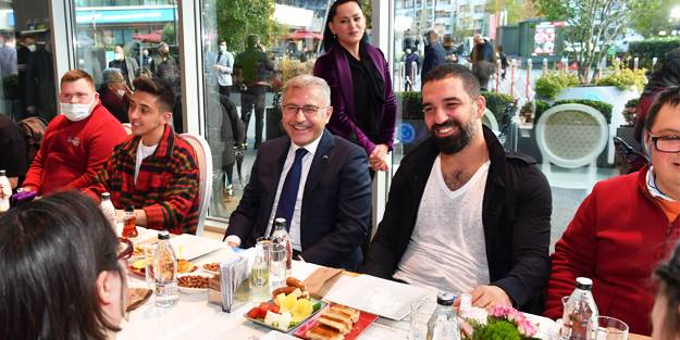 Arda Turan Üsküdar'da