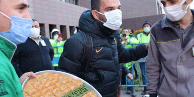 Arda Turan'dan baklava ikramına ret