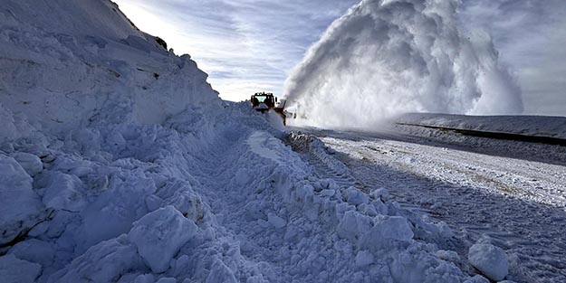 Ardahan-Artvin kara yoluna çığ düştü