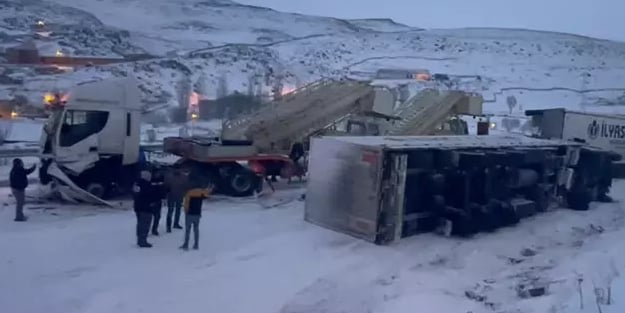 Ardahan-Kars kara yolunda zincirleme buzlanma kazası