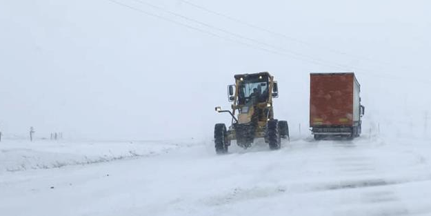 Ardahan'da, bayram günü kar sürprizi
