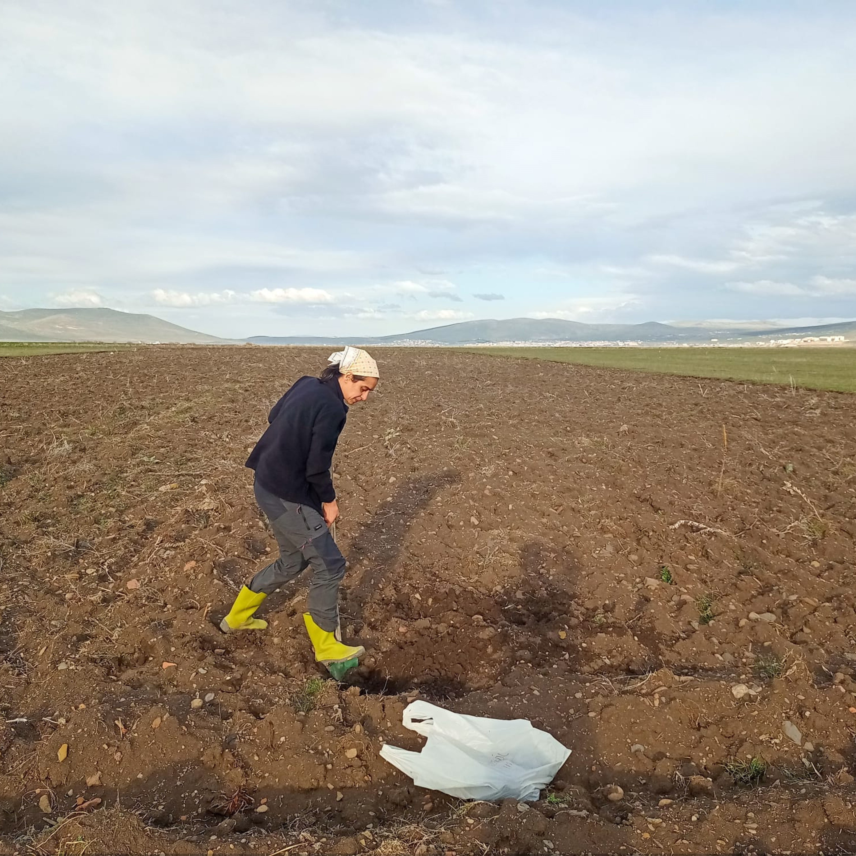 Ardahan’da çiftçilere verimli toprak eğitimi verildi