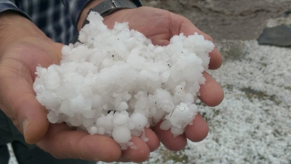 Ardahan’da dolu yağışı hayatı felce uğrattı 