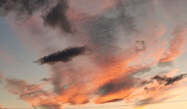 Ardahan’da gökyüzü kızıla boyandı