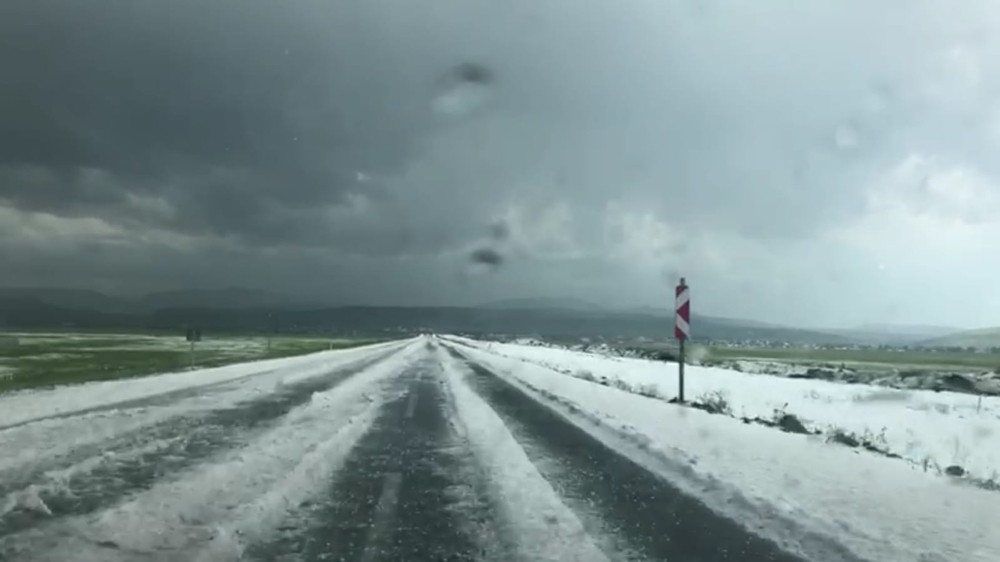 Ardahan’da şiddetli dolu ve yağmur 