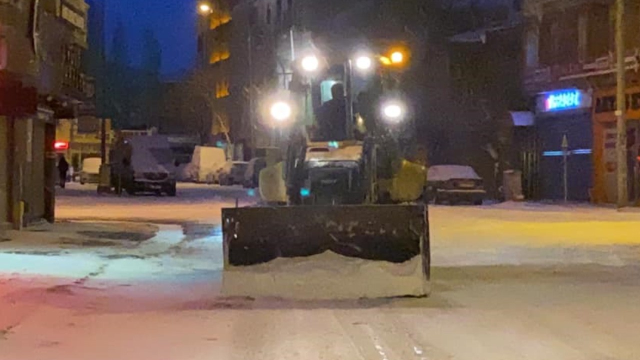 Ardahan'da yoğun kar zor anlar yaşattı