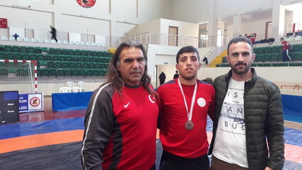 Ardahanlı güreşçi Topkaya 75 kiloda bronz madalya kazandı 