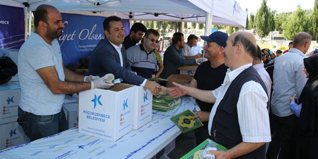 Arefe günü mezarlıklar doldu taştı