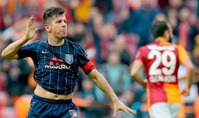 Arena'da Emre Belözoğlu'na tepki!